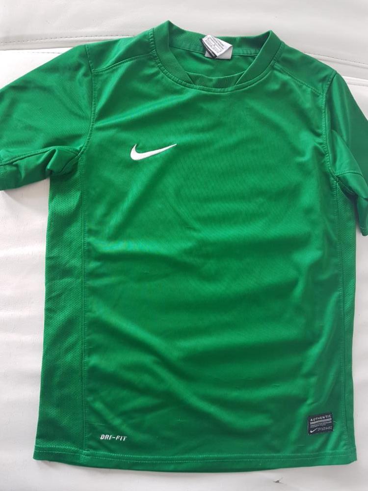 Nike T shirt str 10-12