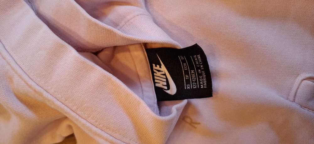 122-128 Nike bleik hettupeysa