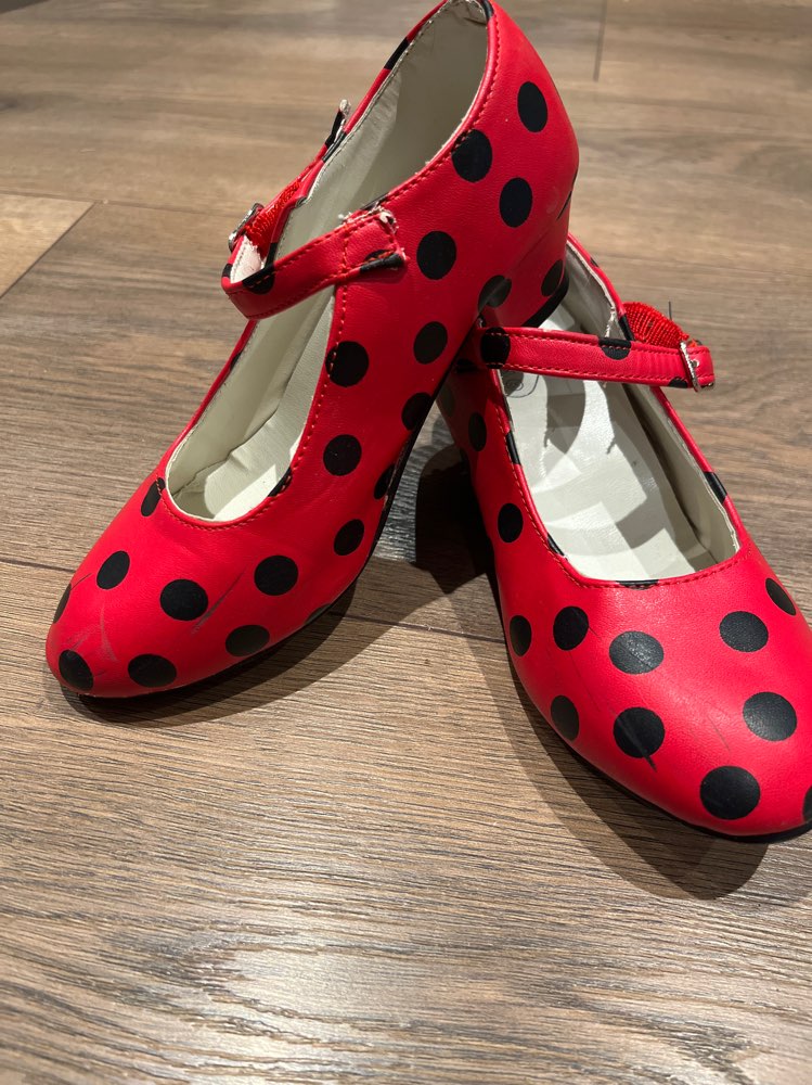 Hælaskór rauðir St 32