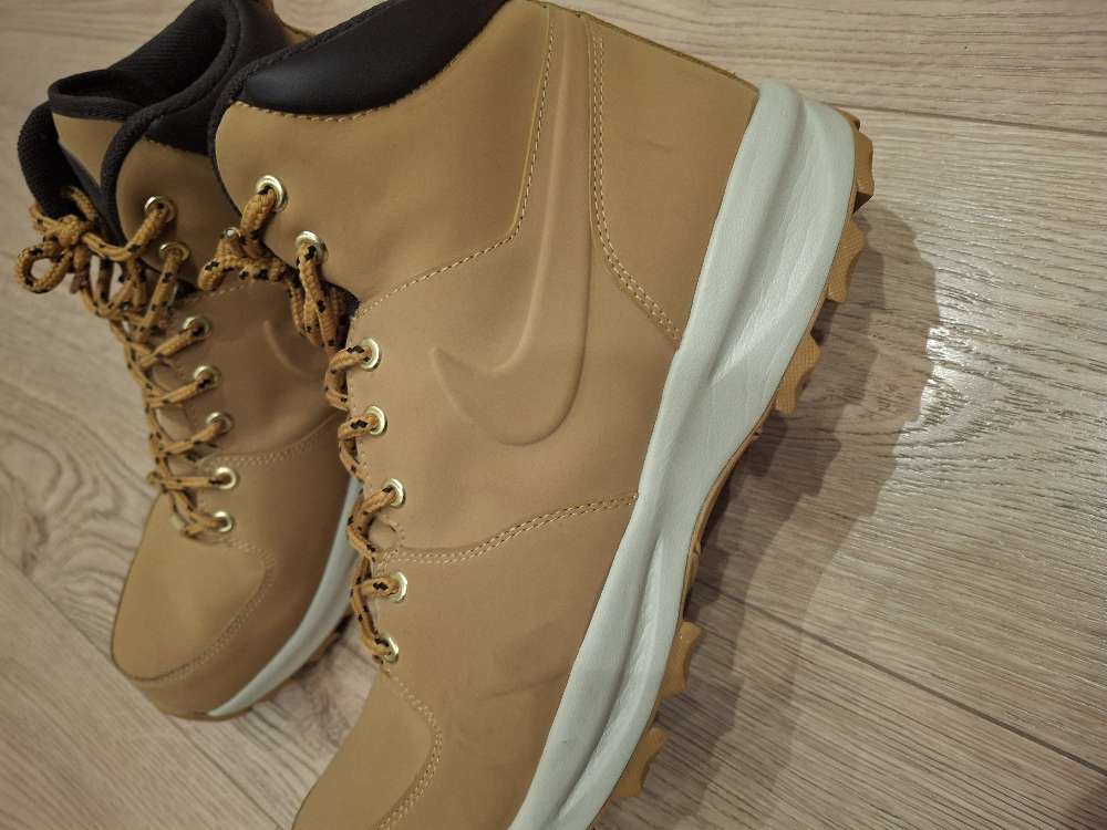 Nike kuldaskór st47 lítið nr  