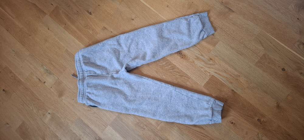 128 gráar H&M joggingbuxur