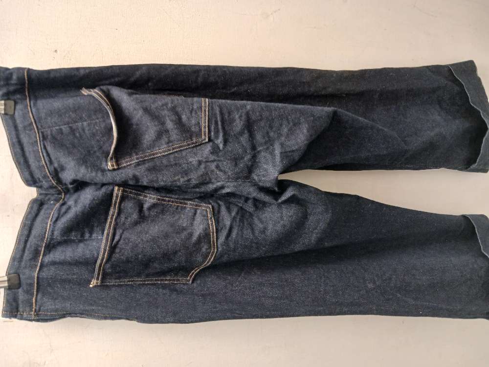 Next leveälahkeiset farkut 44