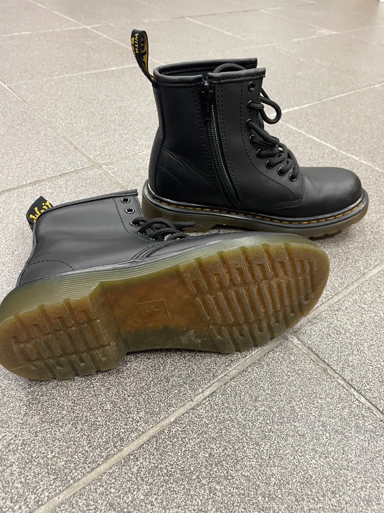 Dr Martens 32