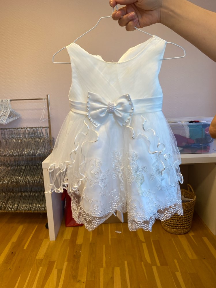 Hvit kjole jente 1-2år