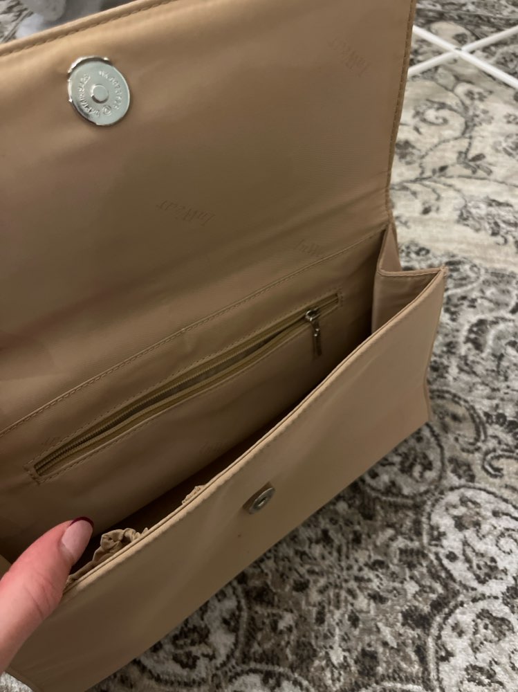 Vaaleanbeige, kultaista, pikkulaukku