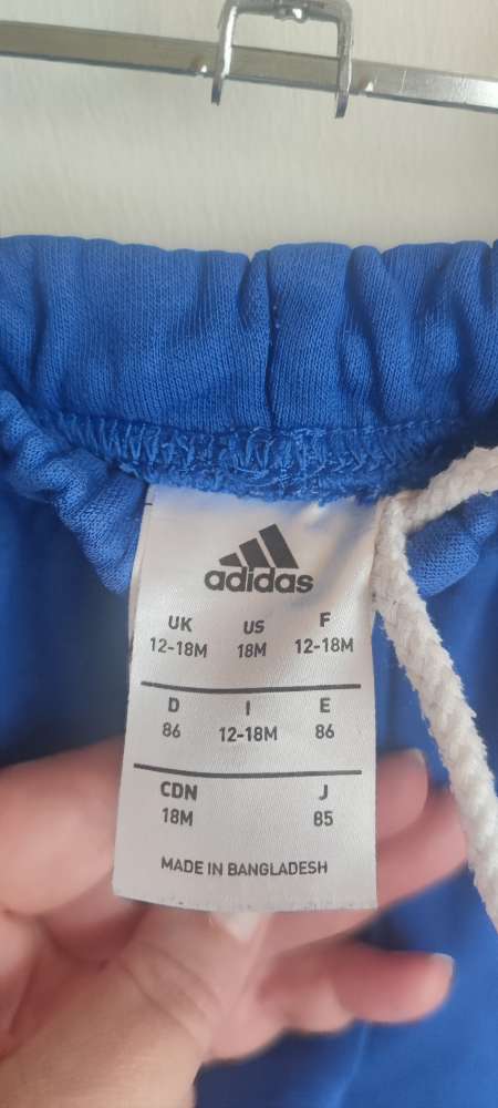 Adidas buxur. Stærð 12-18 m66