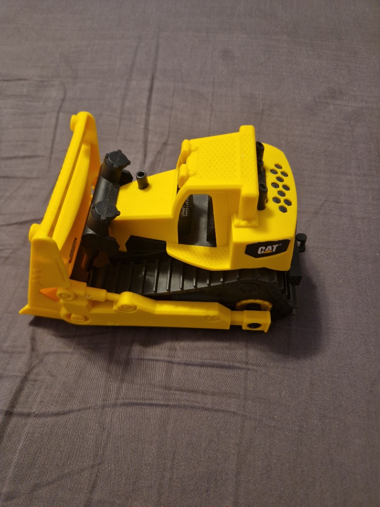 Keltainen puskutraktori 17 cm
