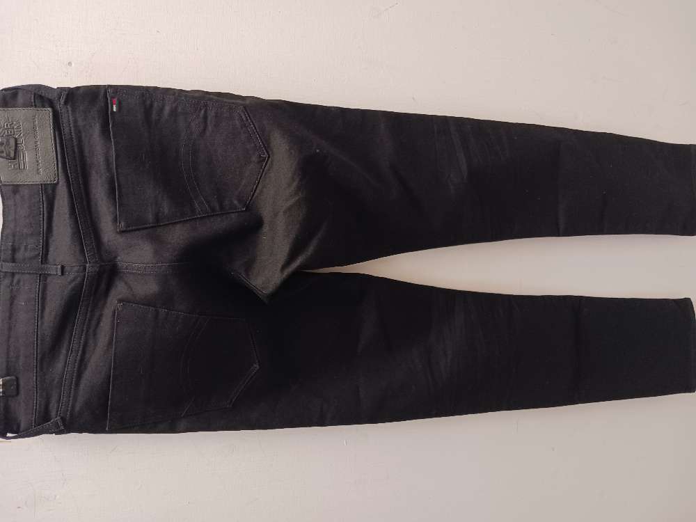 Hilfiger mustat farkut 29/32