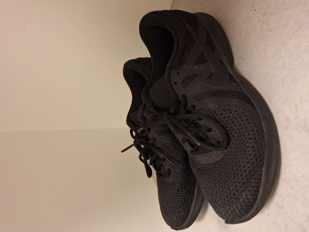 Nike skór svartir 40