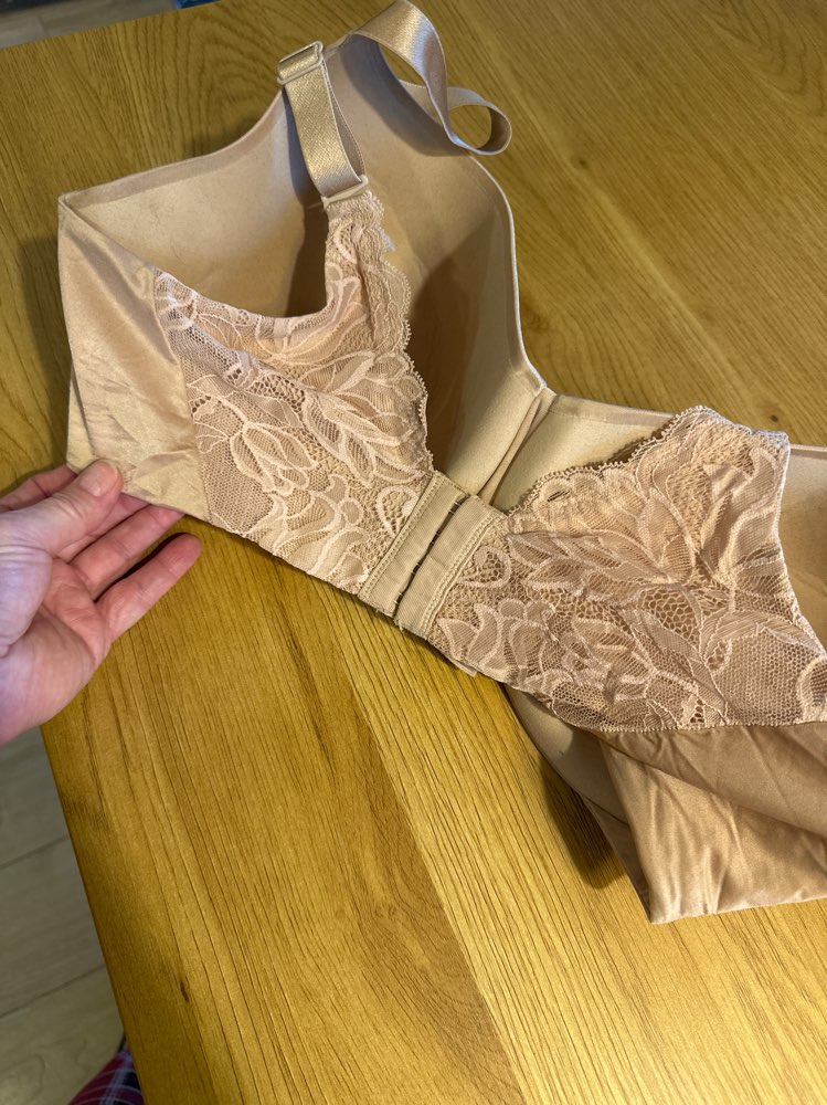 Húðlitaður/beige b.h. st. 38DD