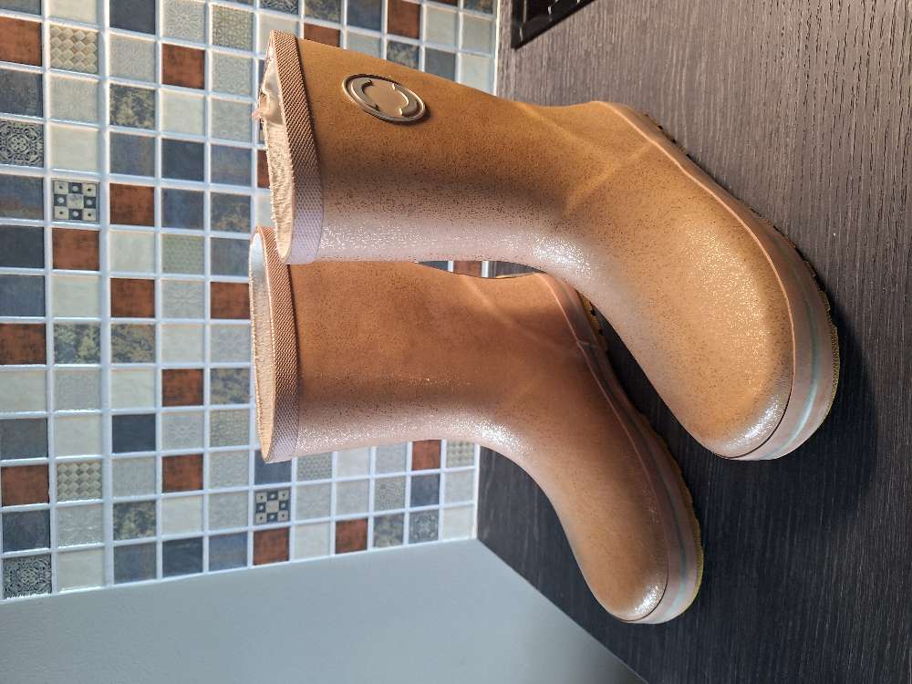 Kimaltelevat roosat kumisaappaat (35)