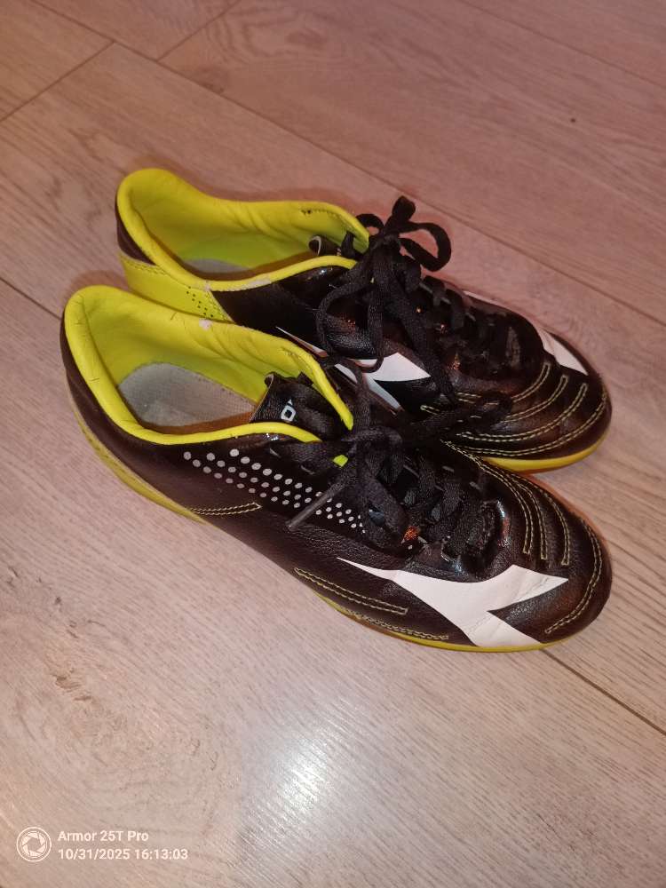 Diadora innanhússkór St 36