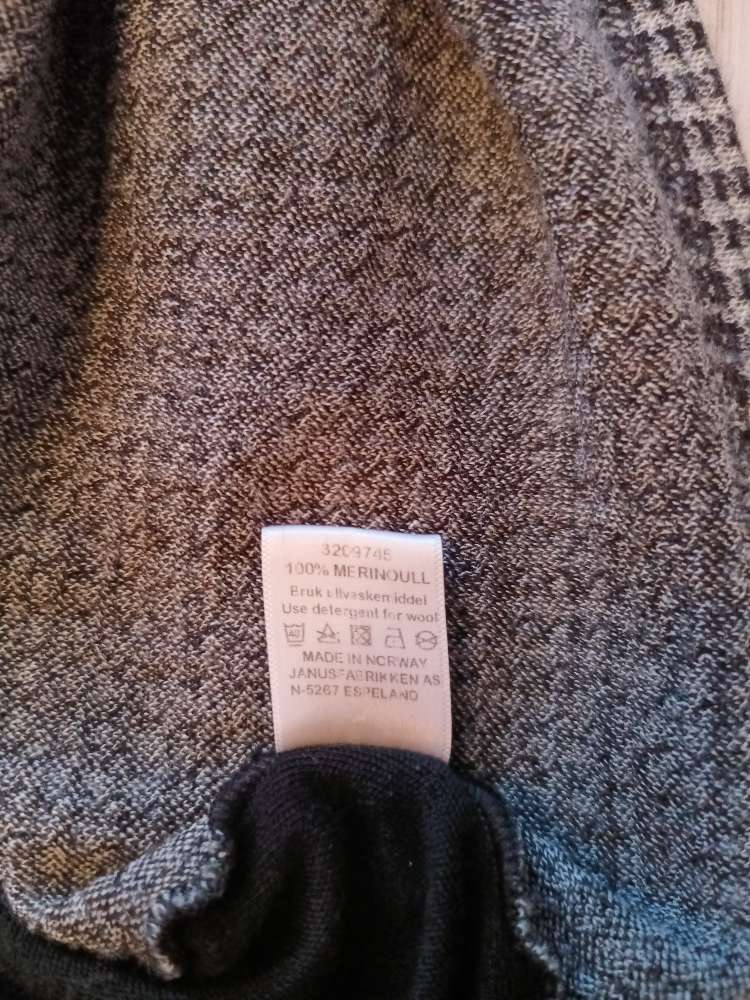 Peysa. 100% Merino ull St M