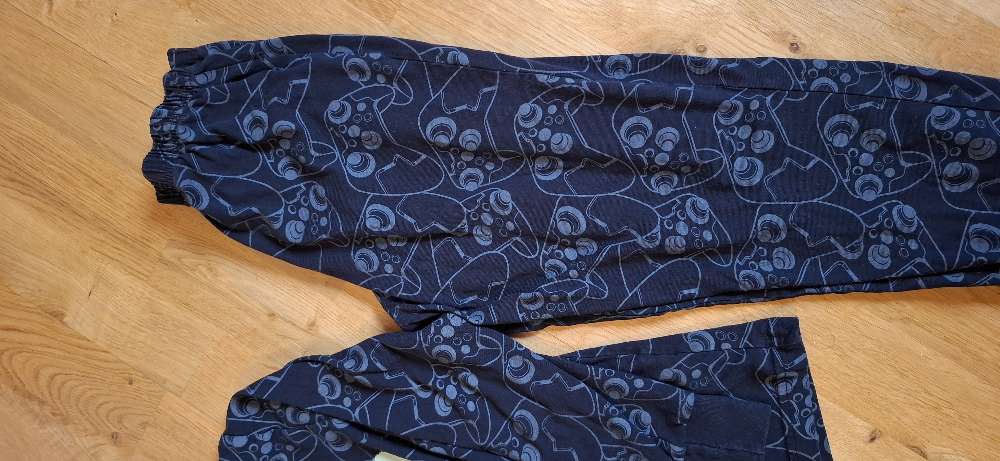 St. 140 náttföt game over