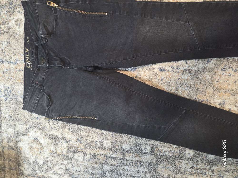 46.Only svart jeans med glidelås str.30