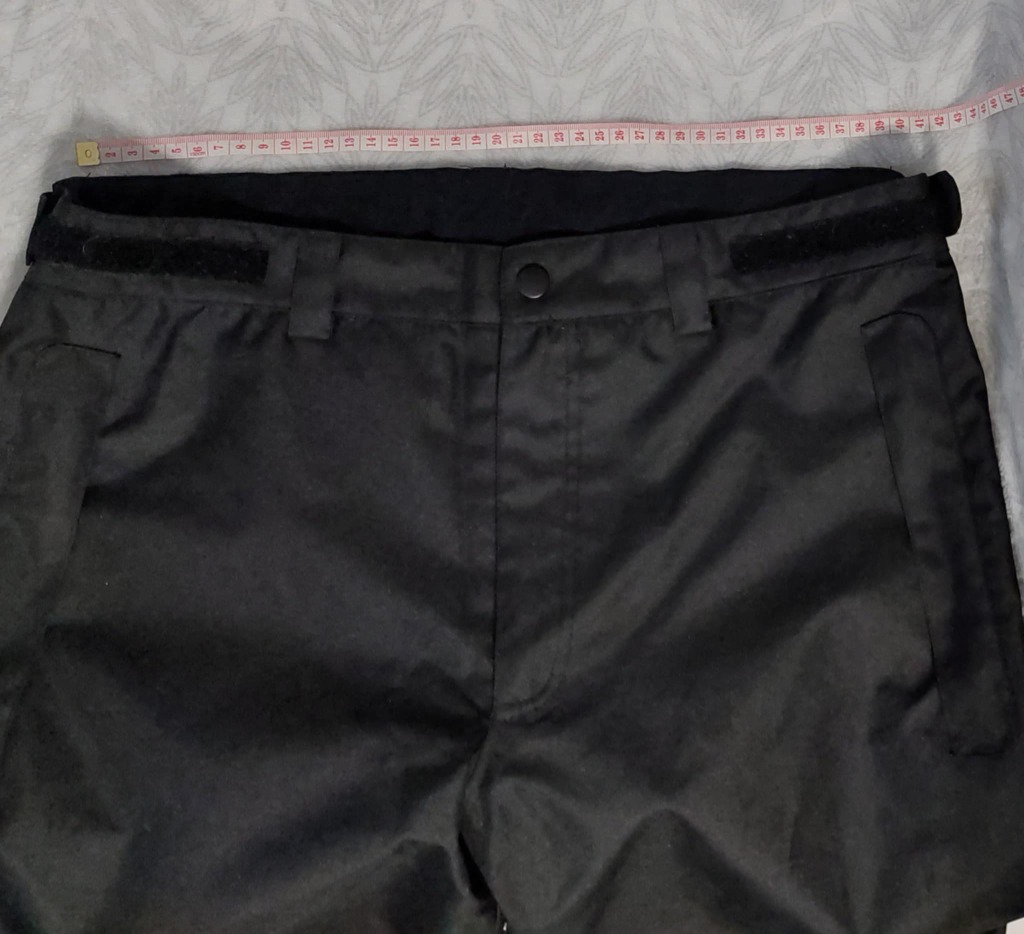 Mustat ulkoiluhousut