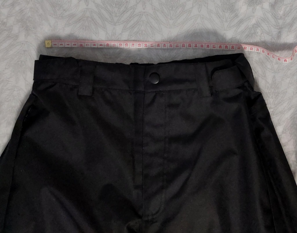 Mustat ulkoiluhousut