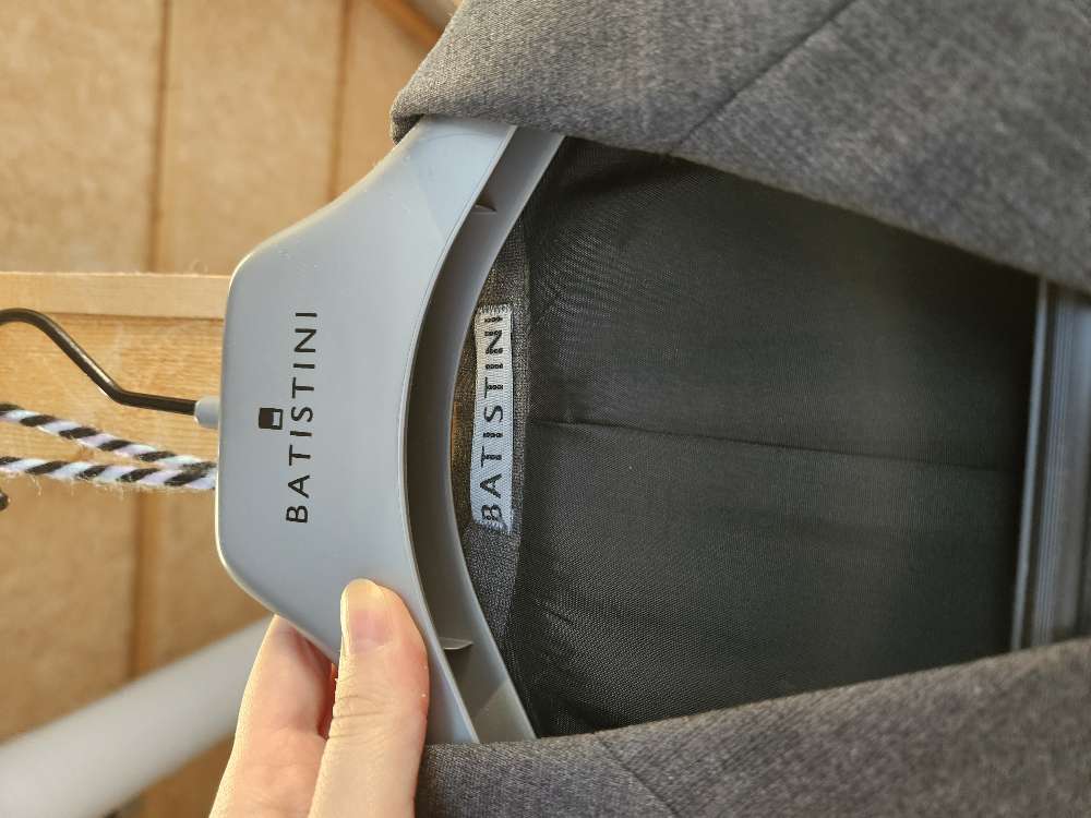 Batistini harmaa puku