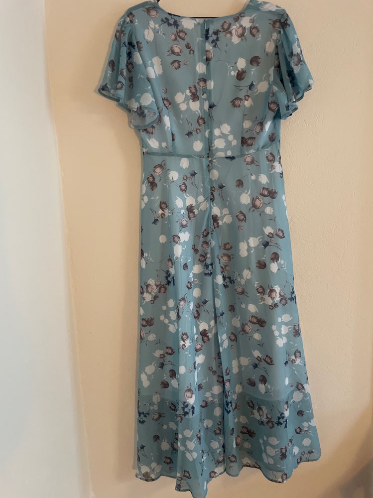 Lang, blå blomstrete kjole, L