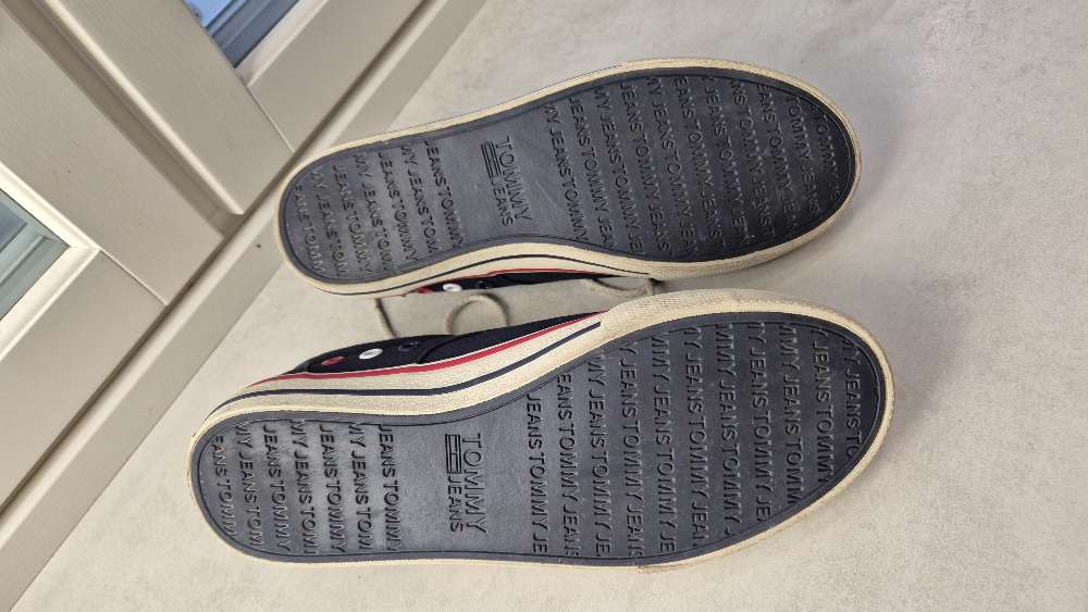 Tommy Hilfiger tennarit 41