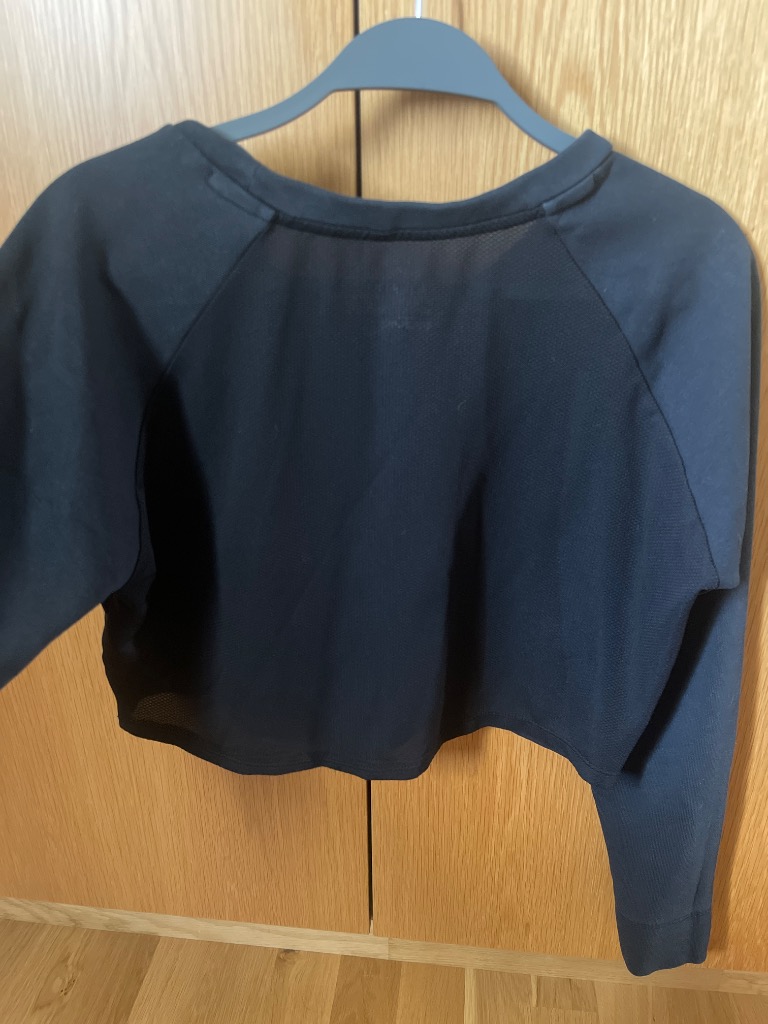 Nike cropped peysa i small