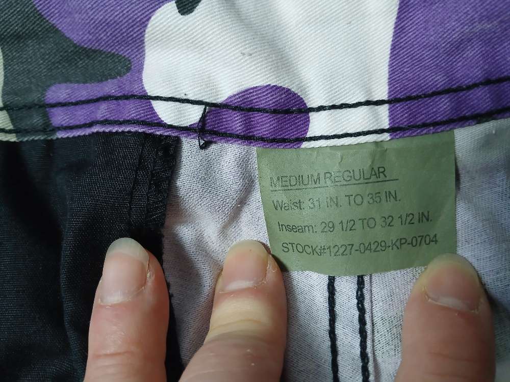 Lilat camot. M/L reisitasuhousut.