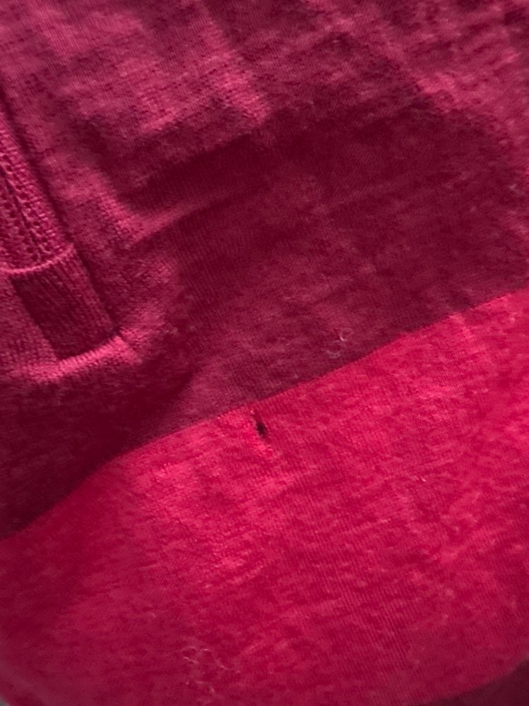 Bergans ull rød genser med lite hull L