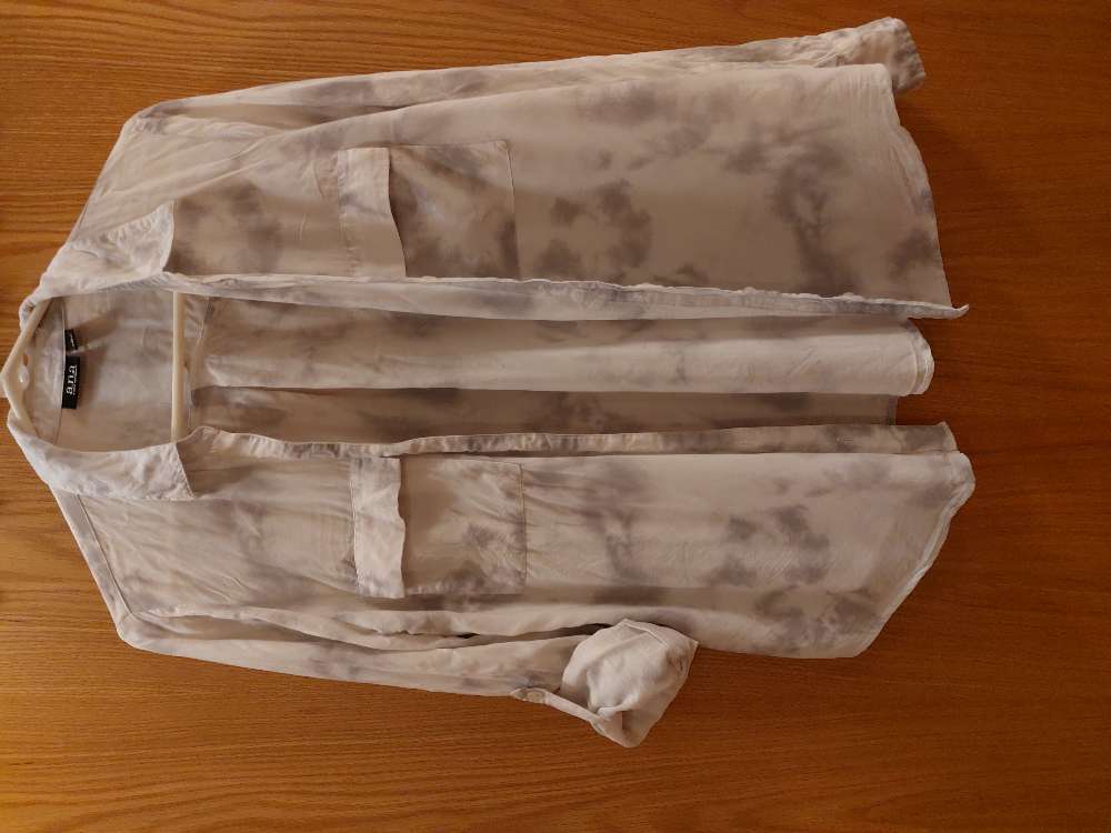 Hvít/grásprengd skyrta st L (kvk)