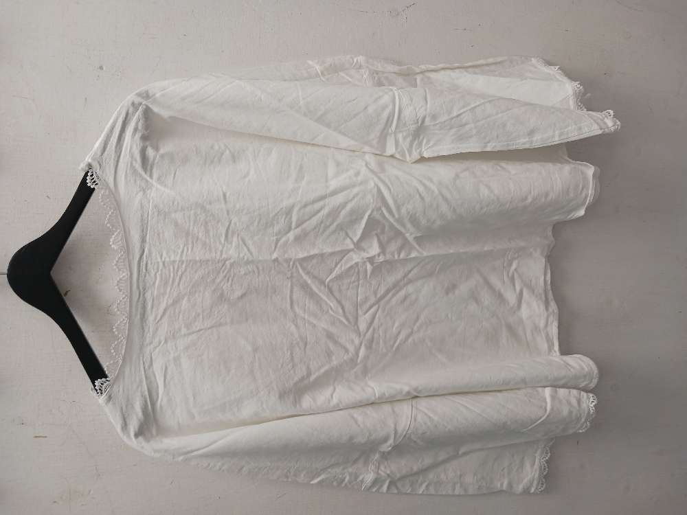 Valkoinen paita pitsillä n. XL