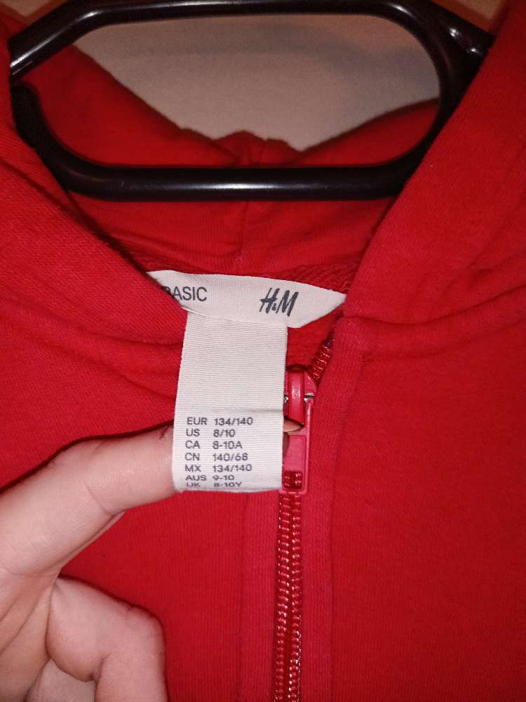 Hettupeysa rauð. St 134/140