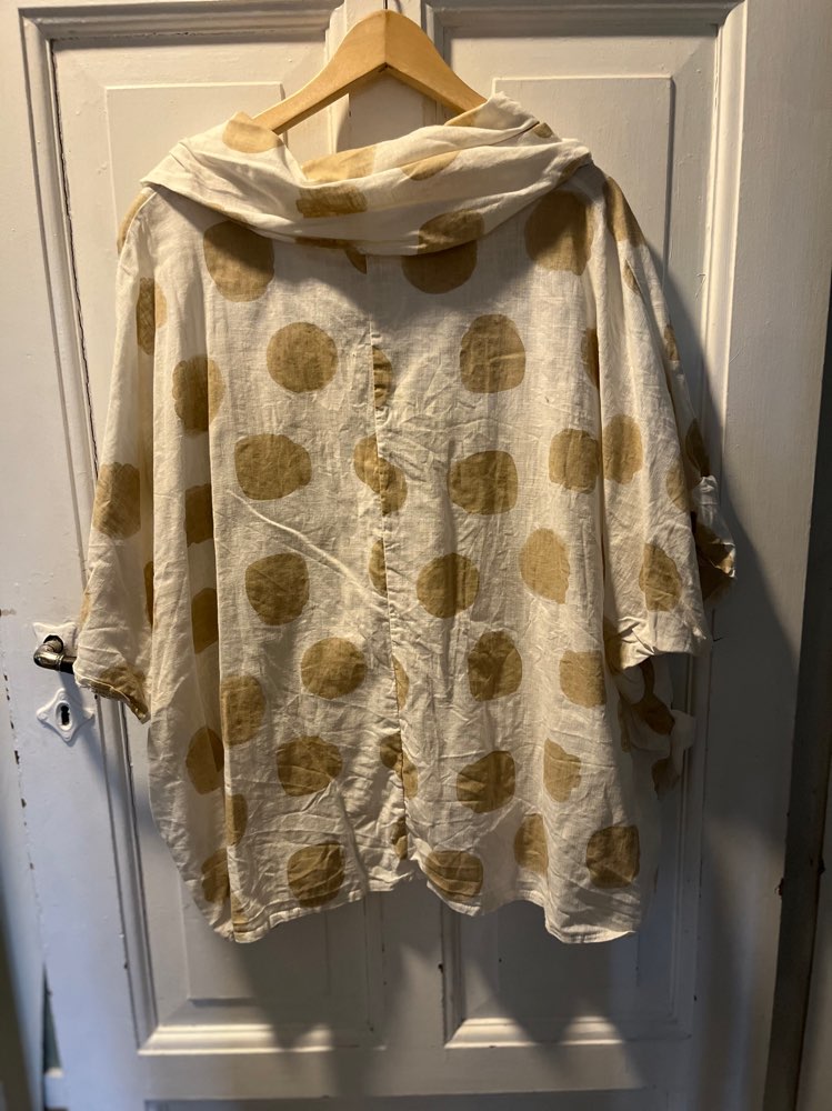 Hvit topp med prikker, one size