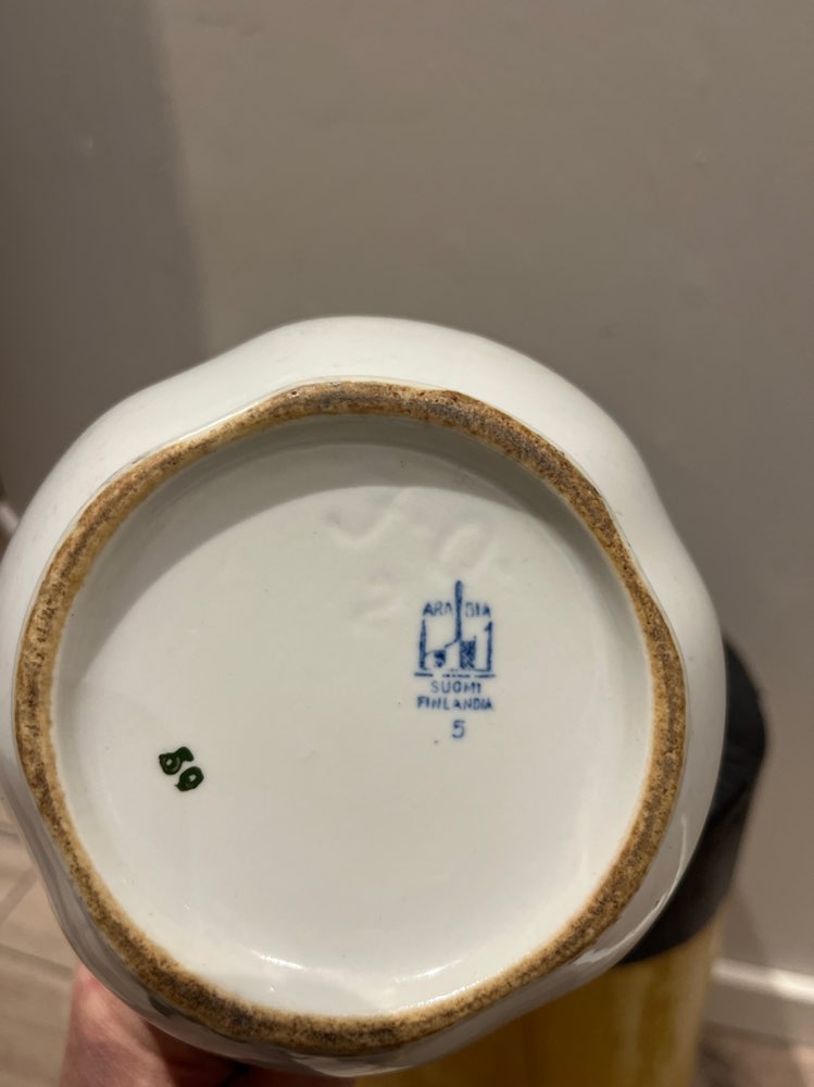 Arabia Rypäle -sarjan kaadin