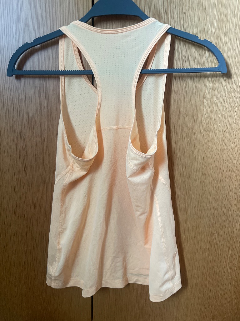 Appelsinugulur nike tank top i st. m