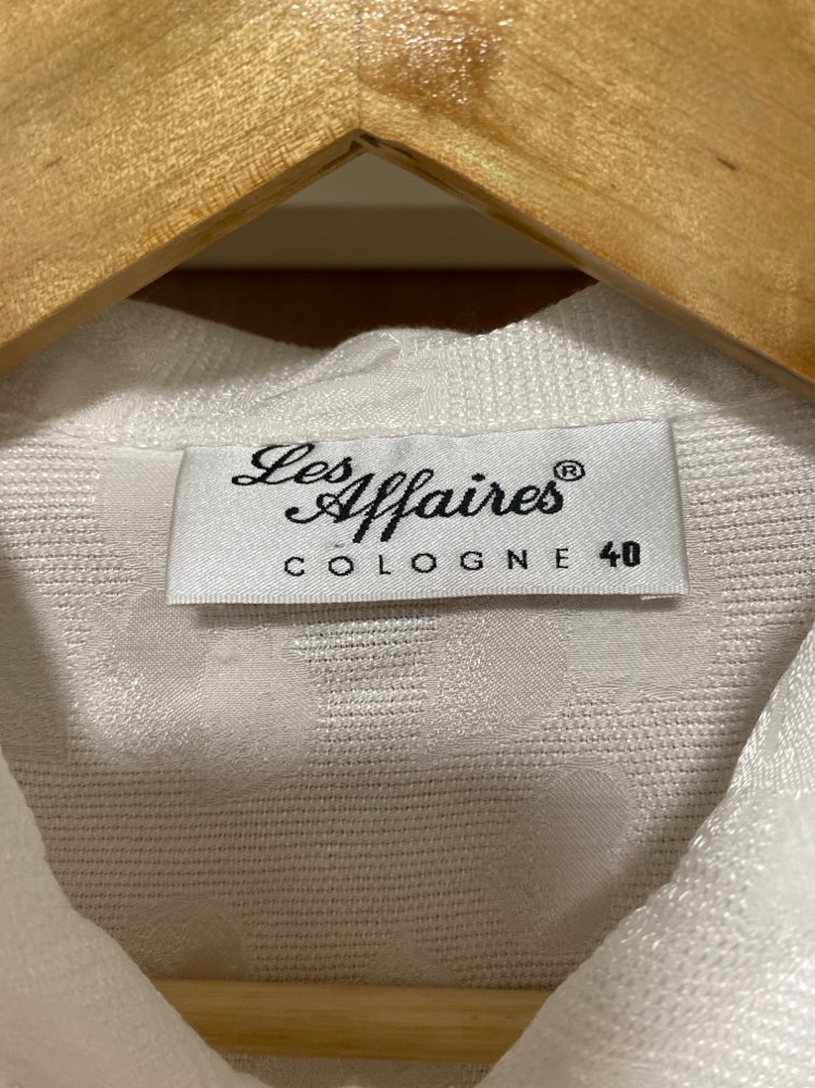 valkoinen vintage kauluspaita