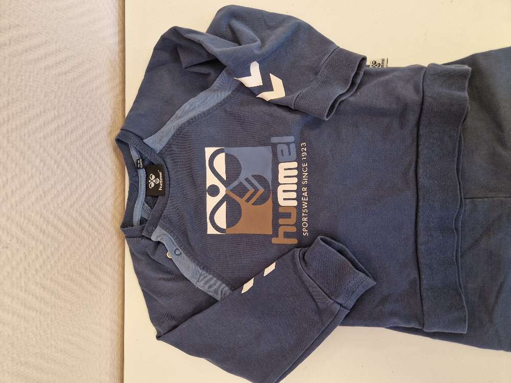 Str86 Joggedress Hummel - se kne