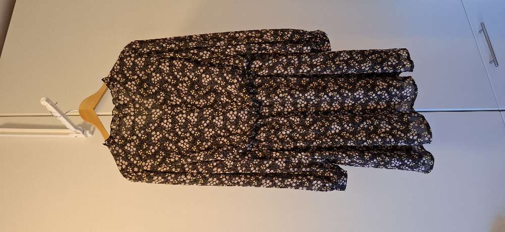 MSCH st. L brúnn blómakjóll