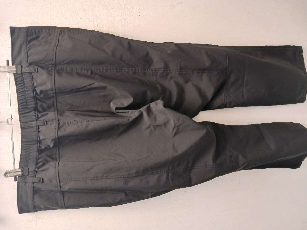 Luhta mustat ulkoiluhousut D46