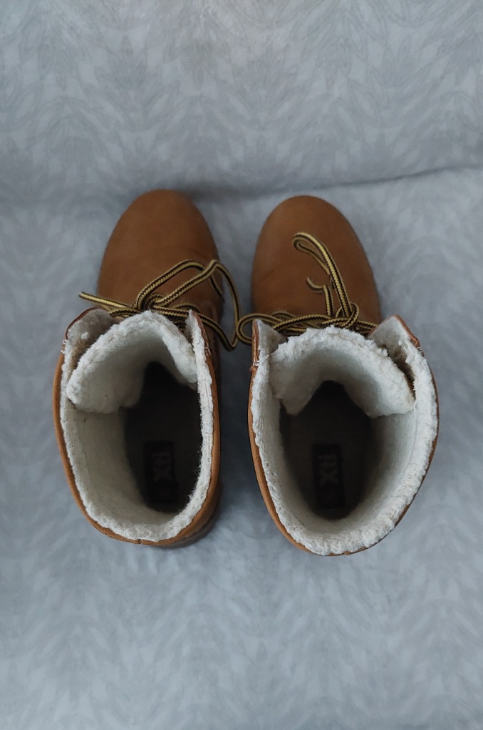 Vaaleanruskea väriset nilkkasaappaat