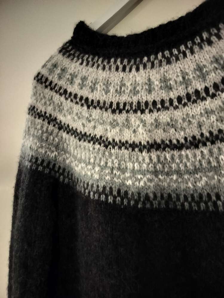 Itse tehty villapaita koko M/L