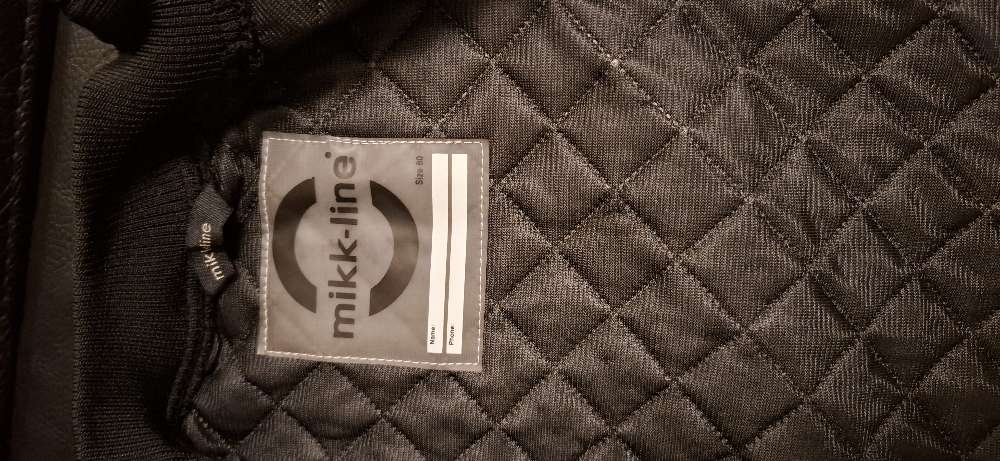 Mikk-line st. 80 svartur jakki