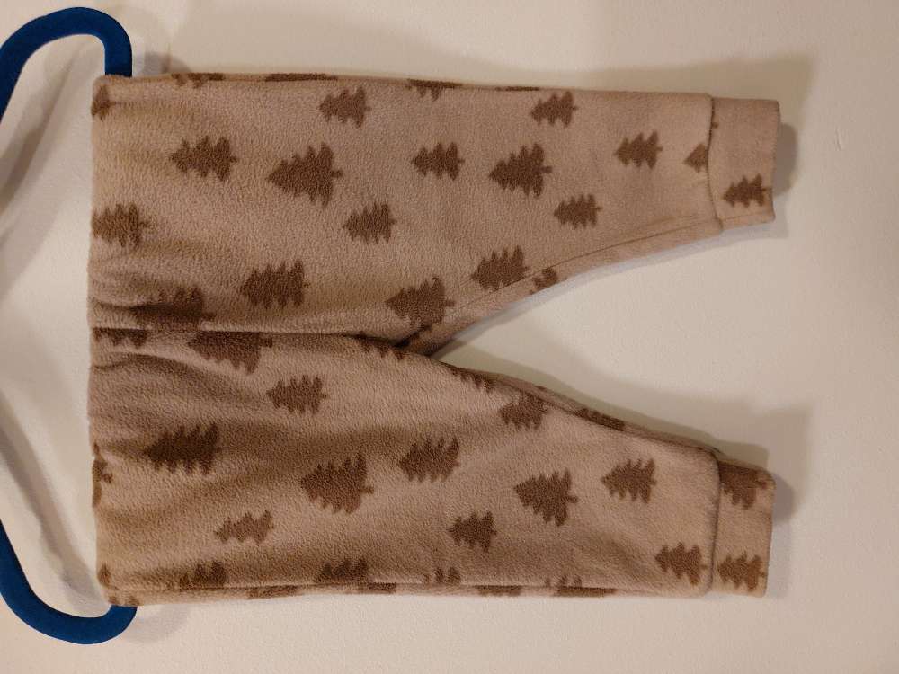 Lindex flíssett brúnt m/grenitré st 74