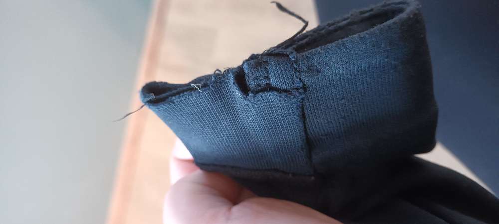 Svört Nike peysa st128/137