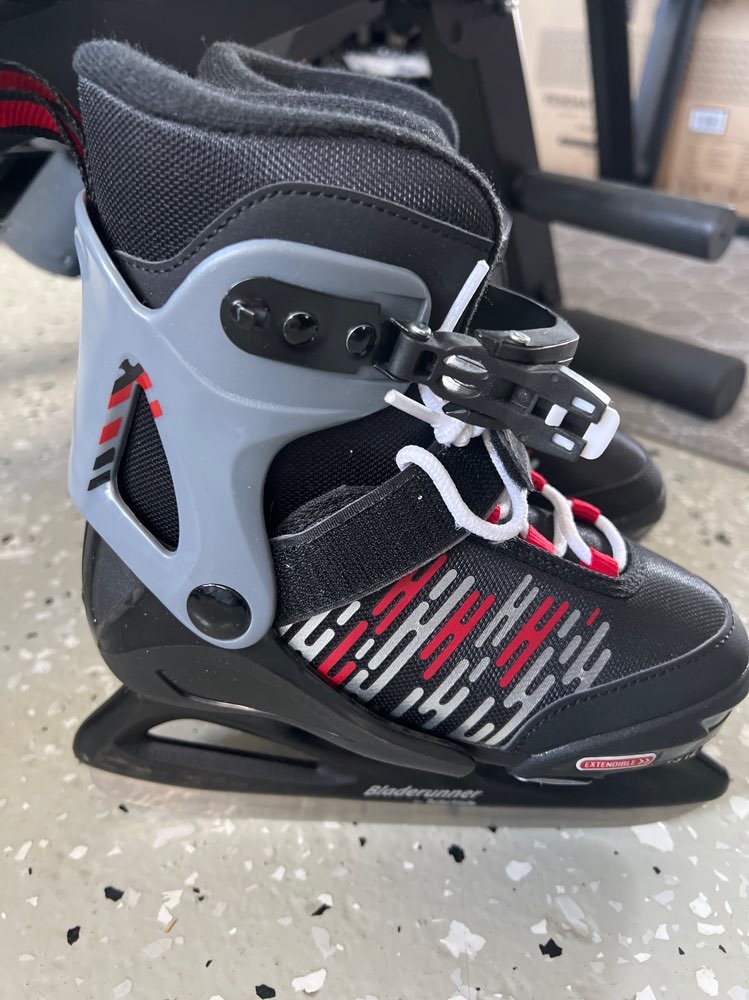 Extendible sketting shoes