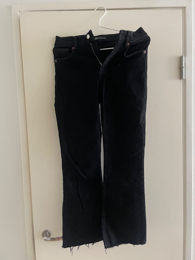 Mustat leveälahkeiset Zara farkut, 36