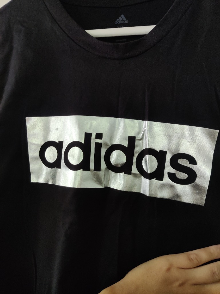 Musta Adidas printti t-paita