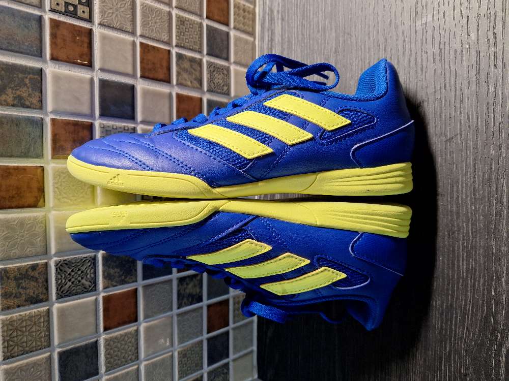 Sinikelt  Adidas footsal kengät (US4)