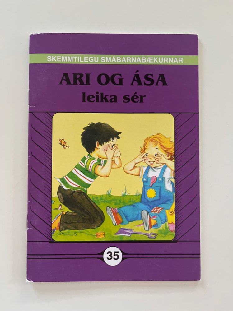 Þ-Ari og Ása leika sér