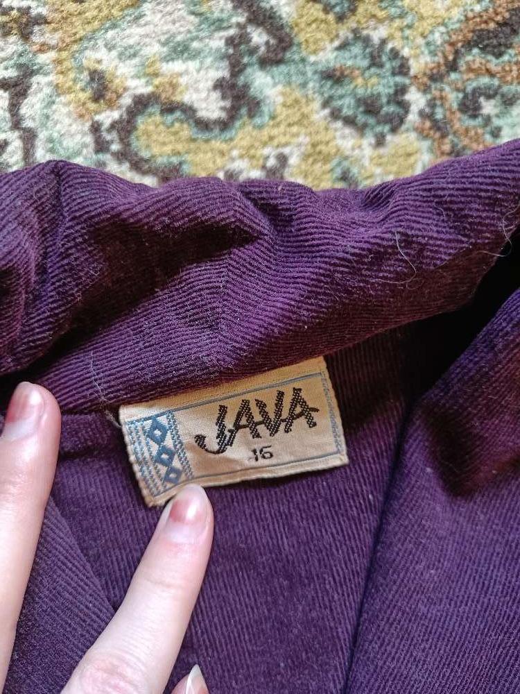 Violetti vakosamettijakku, M