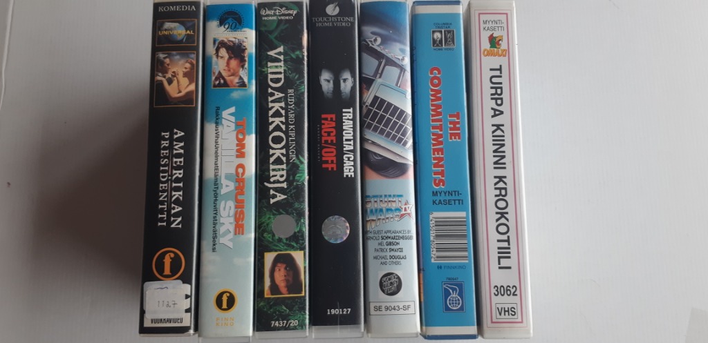 VHS videokasetteja 35 kpl