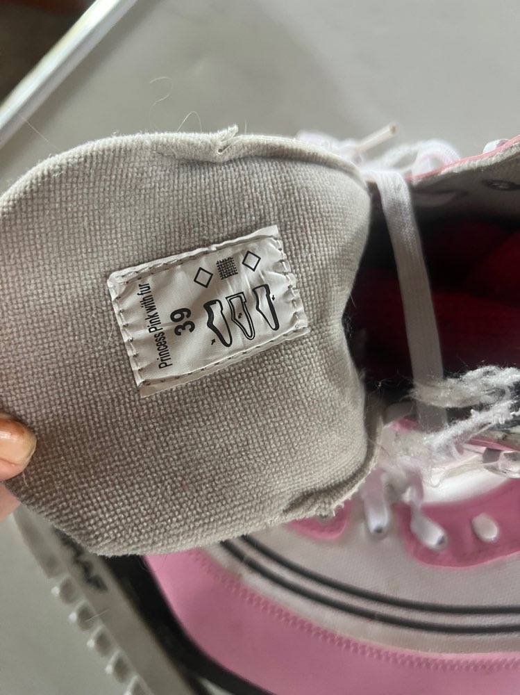 Vaaleenpunaset luistinet